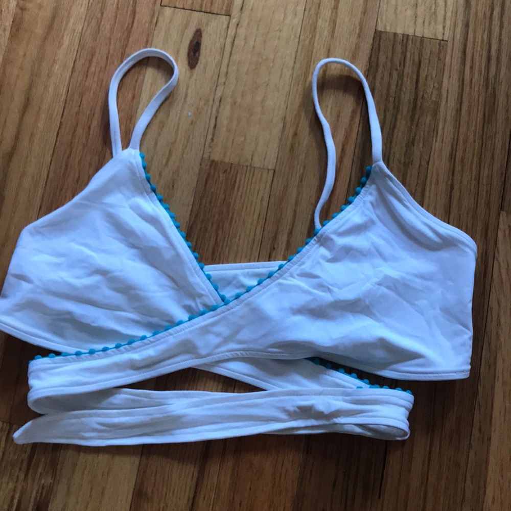L’SPACE white bikini top with blue detail 🌊 XS